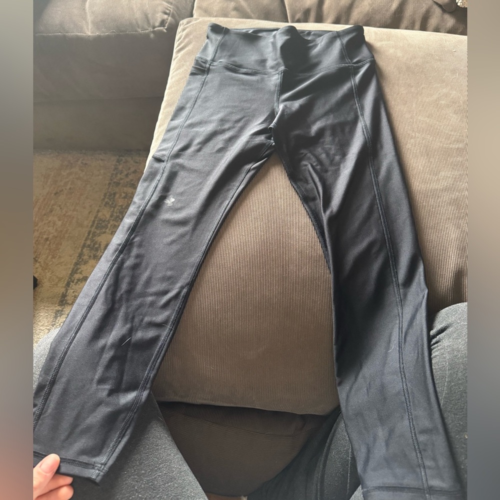 Under armour black leggings/ compression HEATGEAR medium